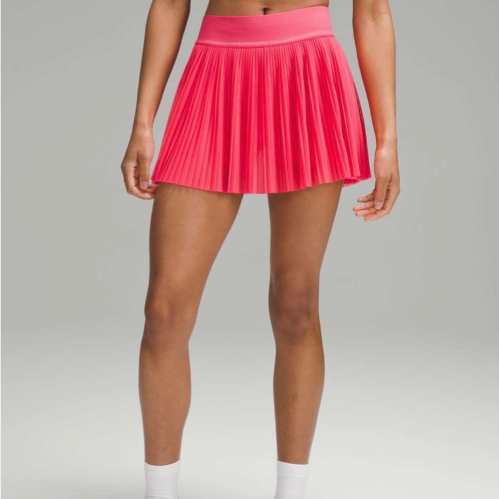 lululemon athletica Mesh Pleats Mid-Rise Tennis Skirt Lipgloss -Size 8